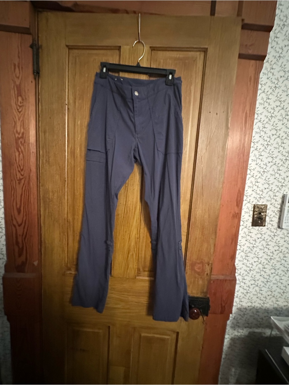 3/$25 ✨ Columbia Omni-Shield Navy Cargo Hiking Pants Women’s Size 8